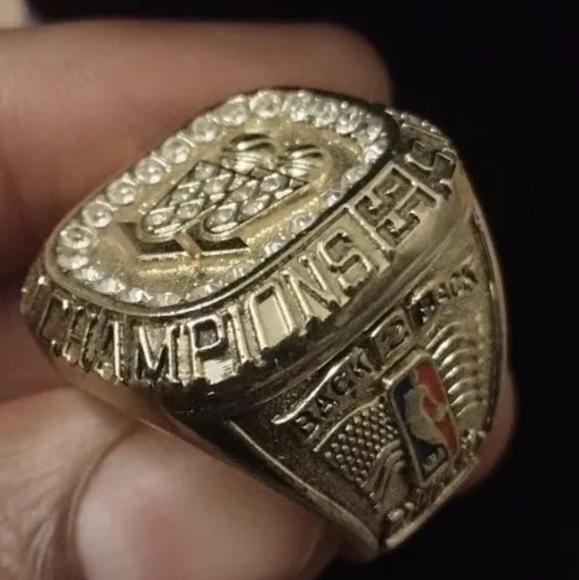 HAKEEM OLAJUWON SIZE 11 BACK TO BACK 1995 ROCKETS NBA CHAMPION RING,BOX & POSTER - Picture 7 of 17